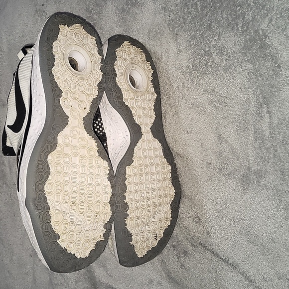 Nike - Picture 3 of 7